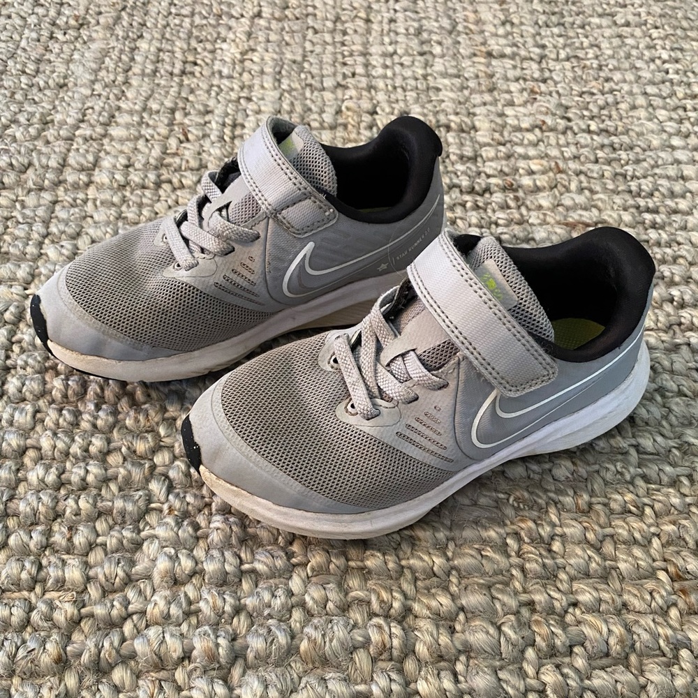 Nike Star Runner 2.0 grey tennis shoes